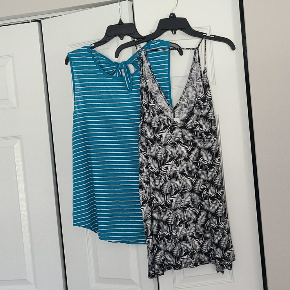 2 tops old navy size XL